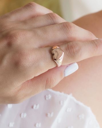 γυναικειο δαχτυλιδι με καρδια απο ατσαλι