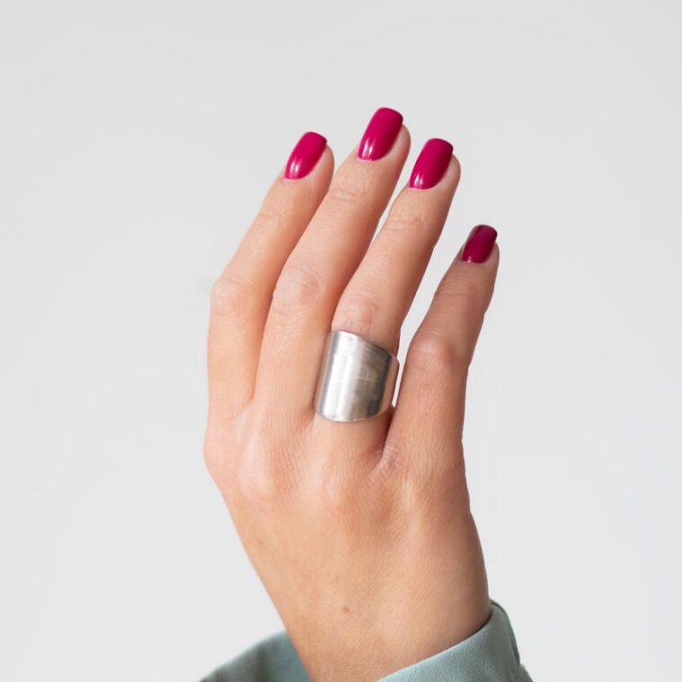 γυναικειο μεγαλο δαχτυλιδι απο ατσαλι